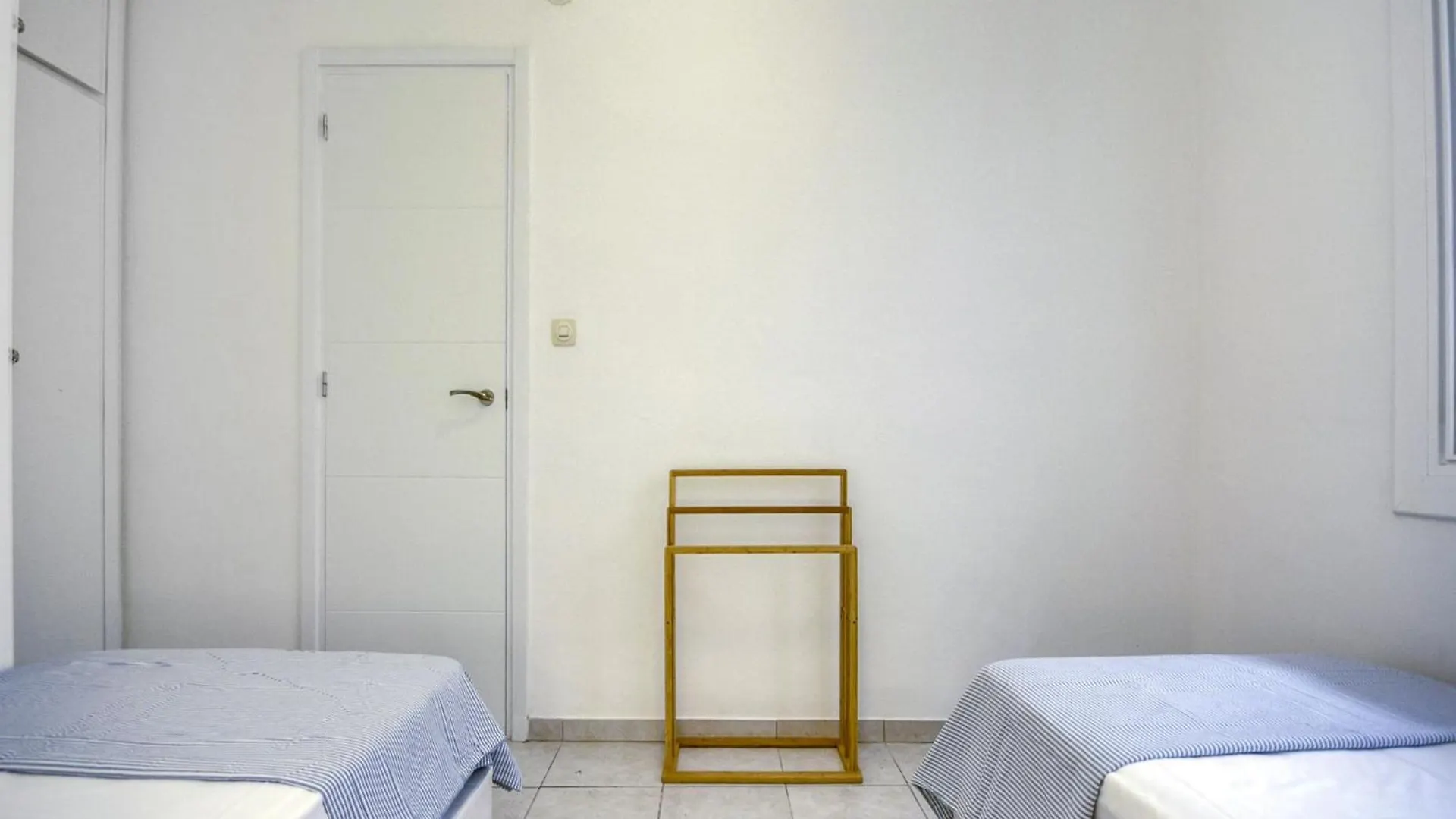 Apartment With Barbecque Ρόζες