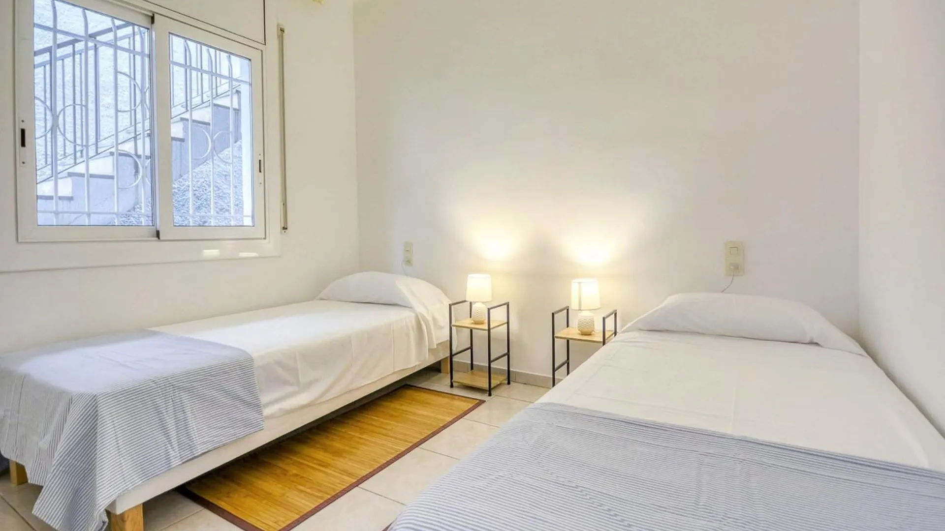 Apartment With Barbecque Ρόζες