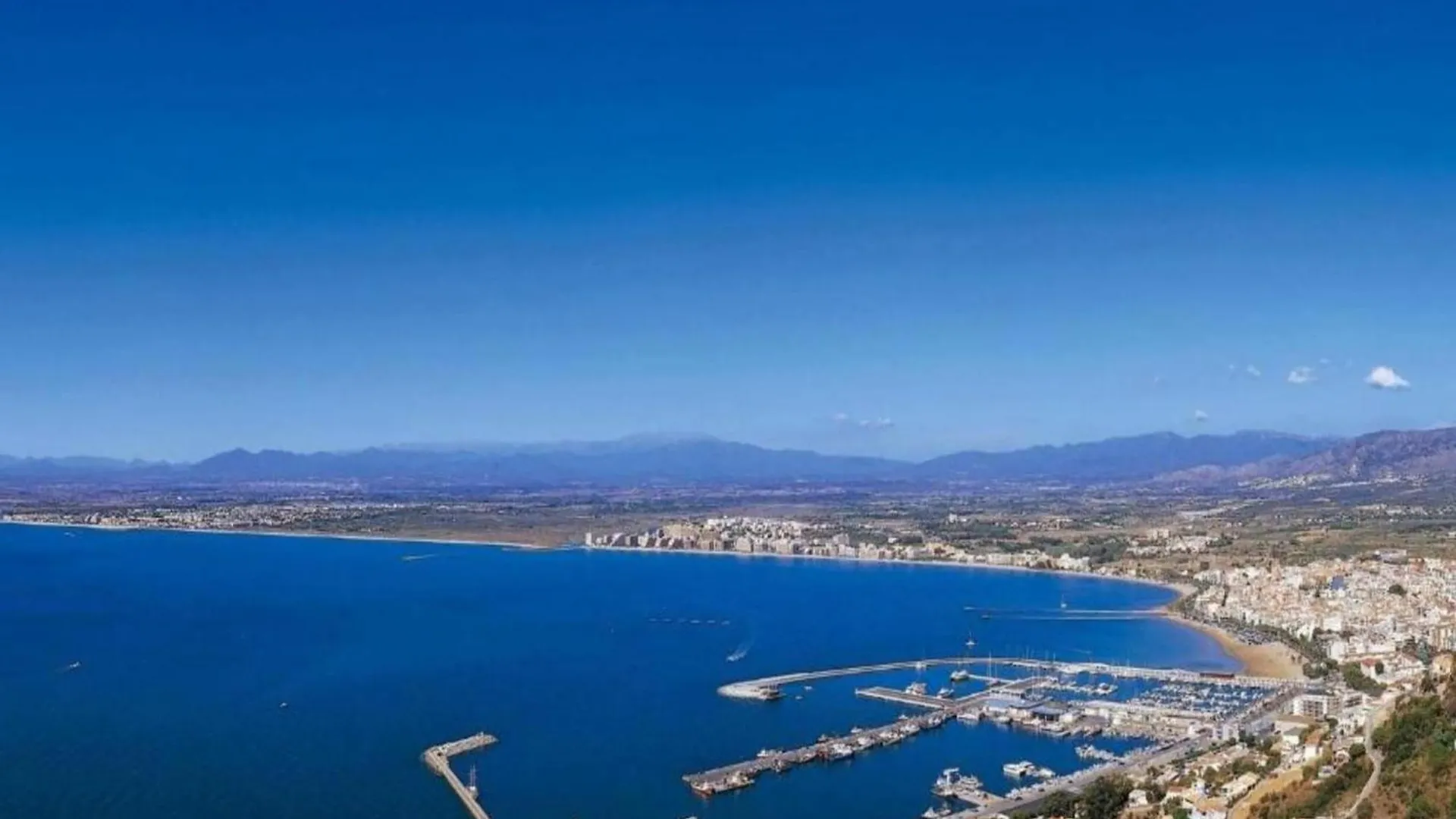 Apartment With Barbecque Ρόζες